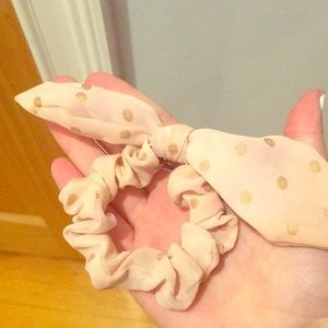 Bow scrunchie